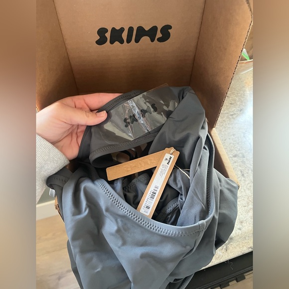 NWT Skims Swim - Picture 9 of 9